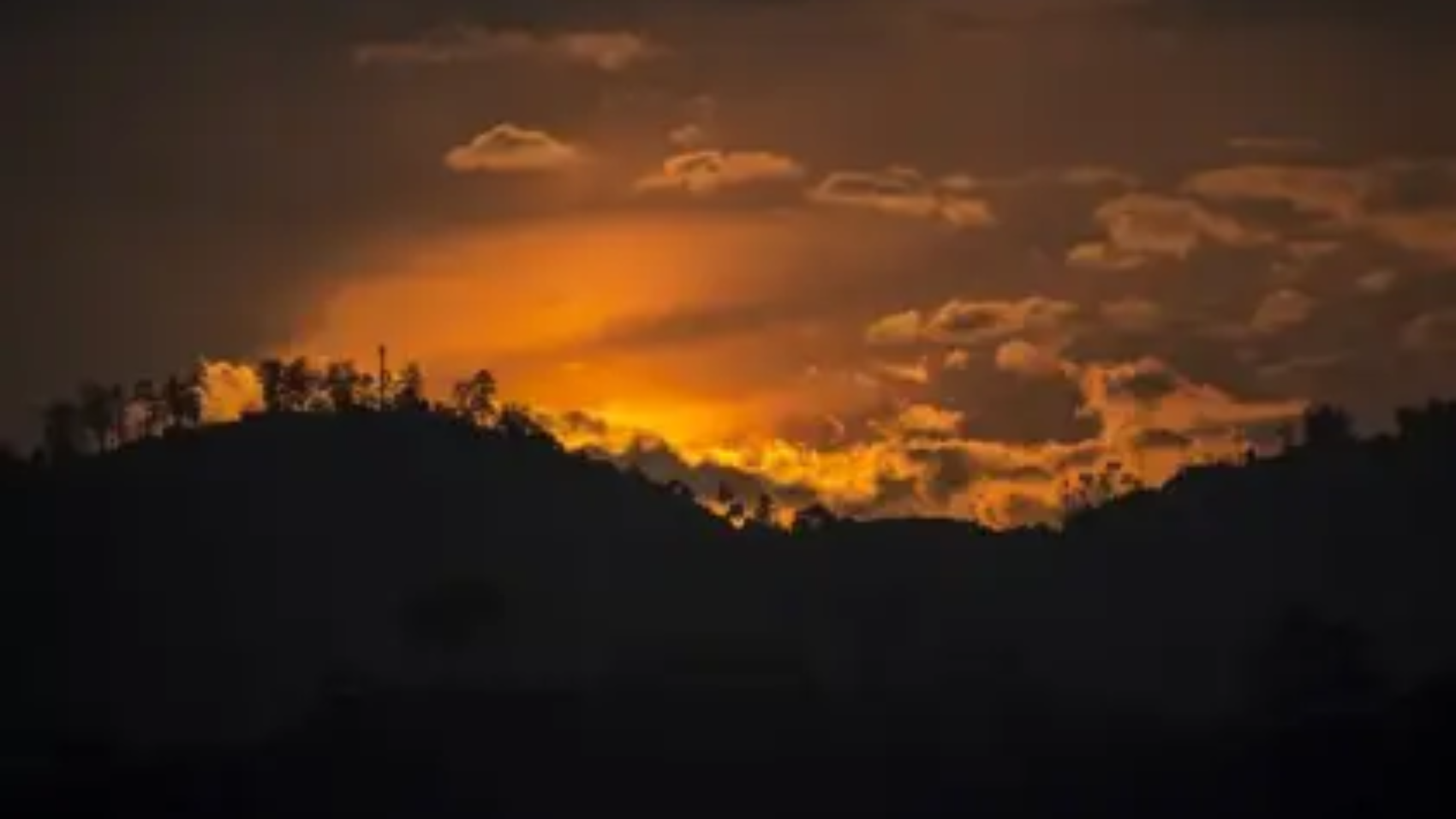 mountains-106880_640