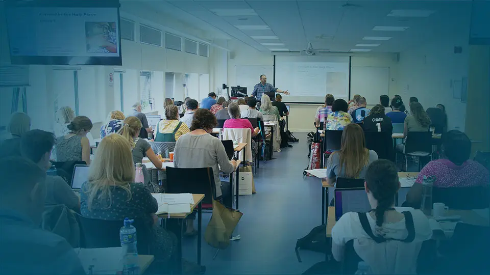 Image of Freddy Hedley teaching in classroom - Apply page